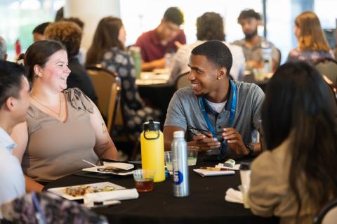 Students enjoy dinner.