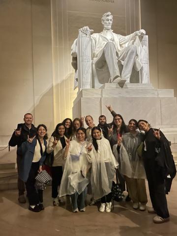 Students standing in front of the Lincoln Memorial